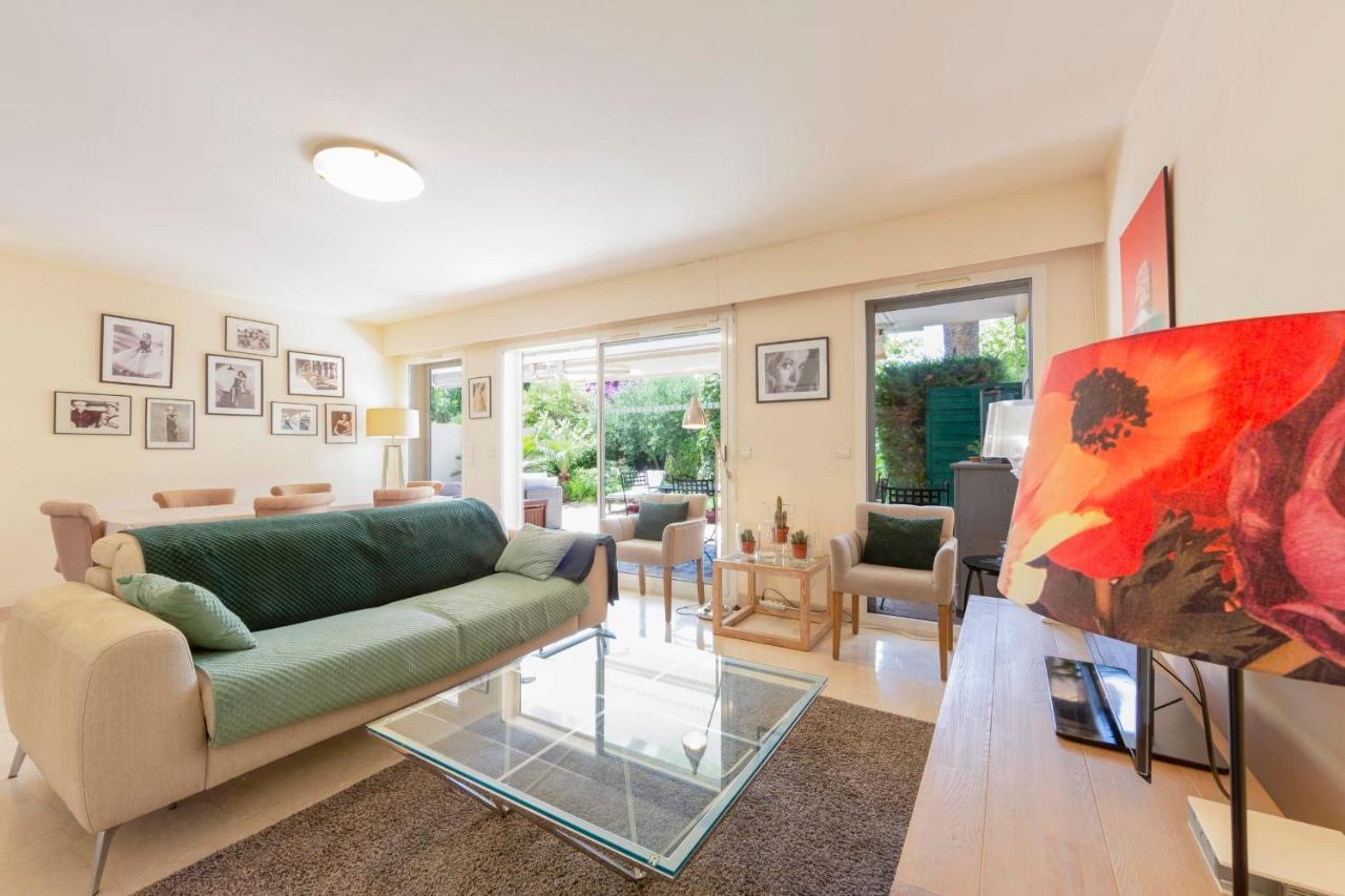 2 Bedrooms2 Bathroomsdouble Terrace & Garden In Palm Area